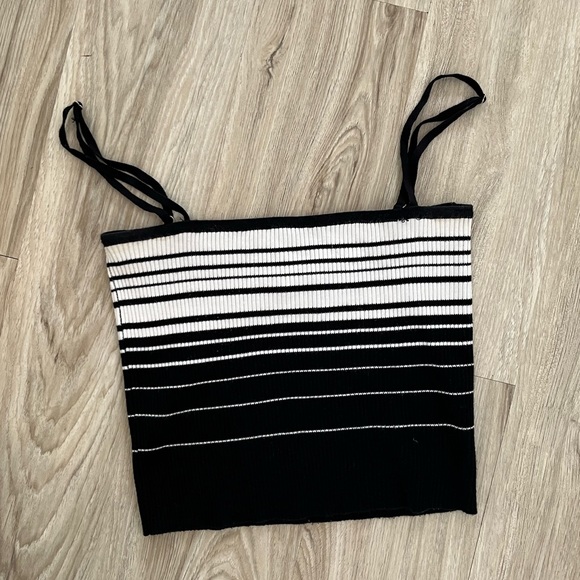 Striped Crop Top - Picture 4 of 5